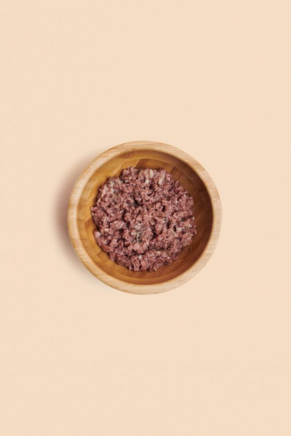 Contenu alimentation humide pour chat avec viande de veau